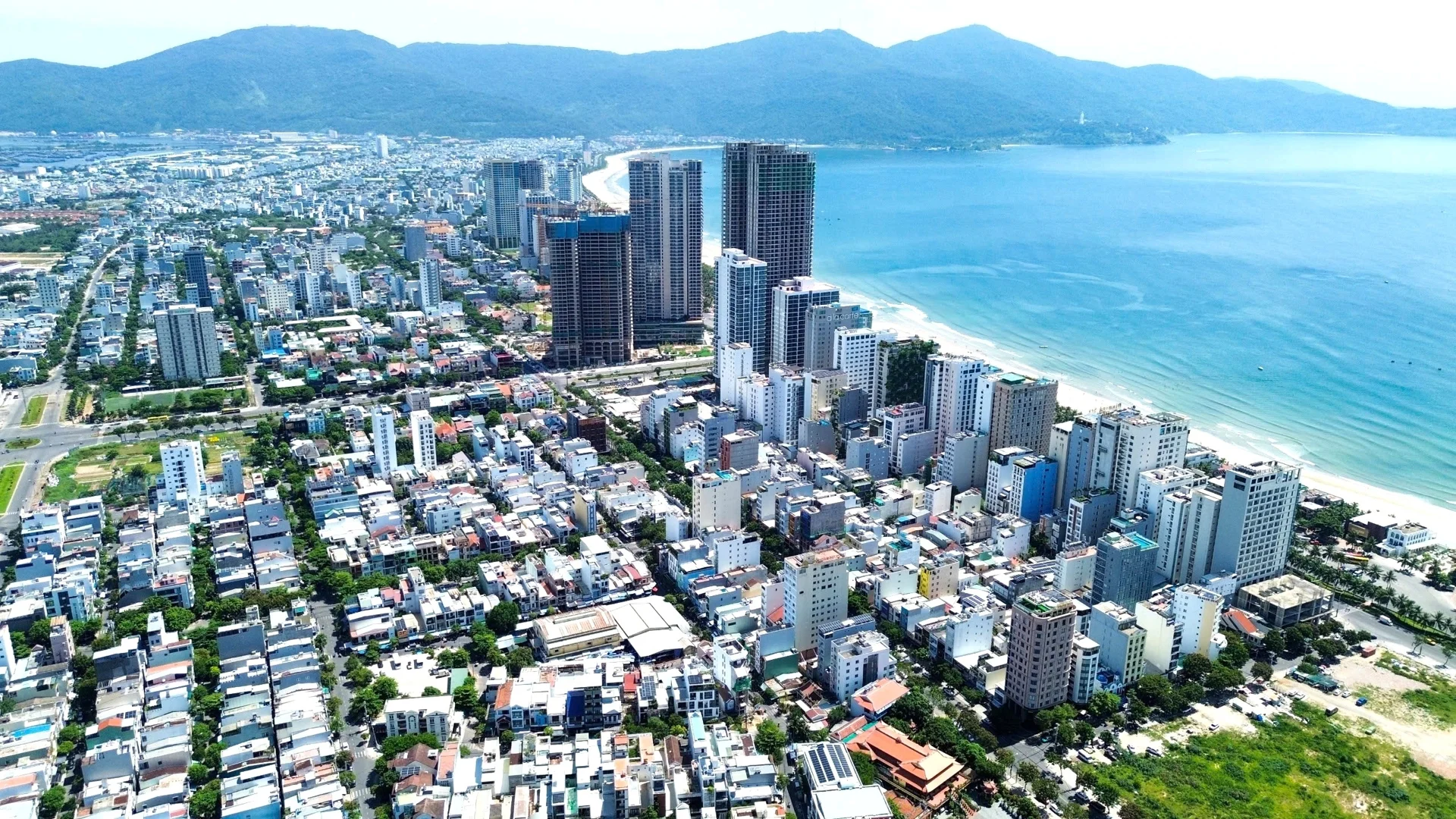 Xu Hướng Đầu Tư Căn Hộ Mặt Biển Đà Nẵng 2026: Cơ Hội & Rủi Ro